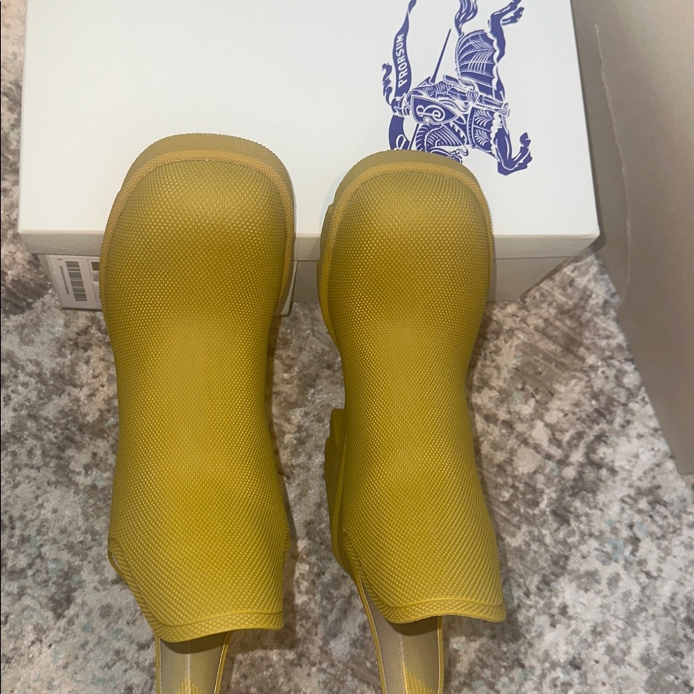 34. Burberry Marsh Ankle Rubber Boots - Picture 12 of 16